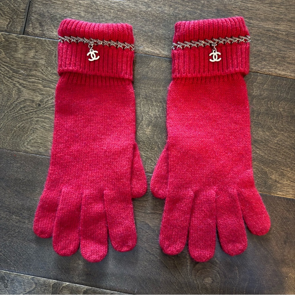 CHANEL 100% Cashmere Gloves